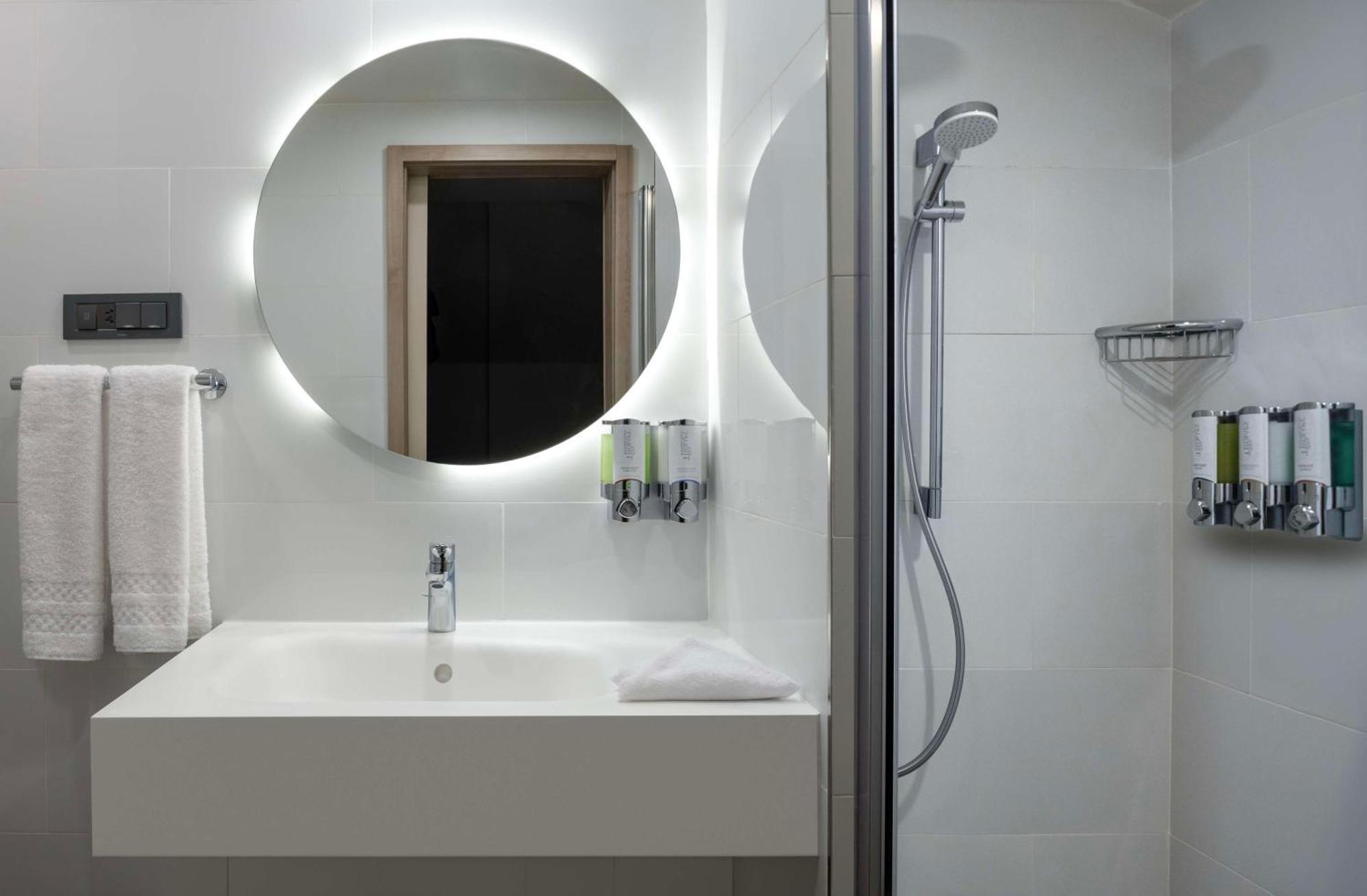 Hampton By Hilton Istanbul Merter Extérieur photo